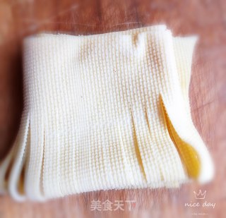 红火豆皮花的做法步骤：2