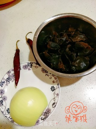 爽口木耳的做法步骤：1