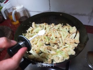 干煸腊肉菜花的做法步骤：7