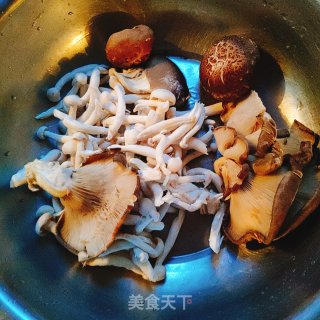 阿胶乌鸡的做法步骤：2