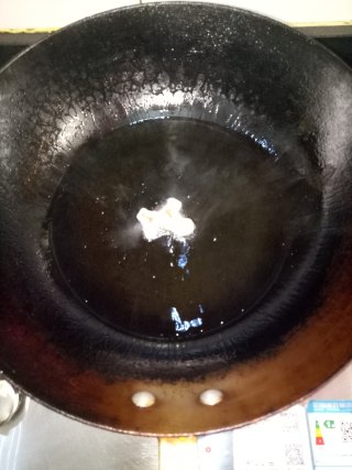 炸虾片的做法步骤：2