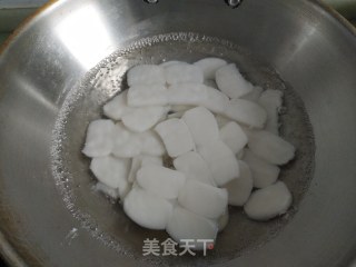 五花肉炒年糕的做法步骤：2