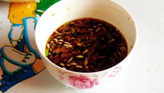 辣汁白灼虾的做法步骤：1