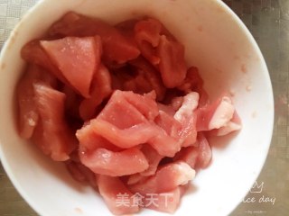 蒜台炒肉的做法步骤：1