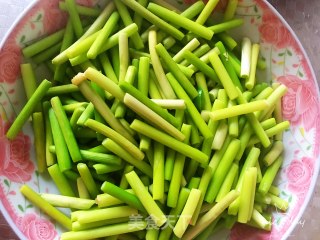 蒜台炒肉的做法步骤：4
