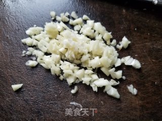 腊肠木耳炒荷兰豆的做法步骤：1