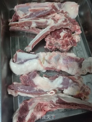 喜气洋洋烤羊排的做法步骤：1