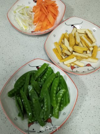 豆腐干炒荷兰豆的做法步骤：4