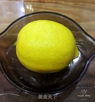 冰爽蜂蜜柠檬水的做法步骤：1