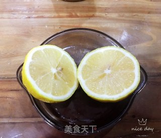 冰爽蜂蜜柠檬水的做法步骤：2