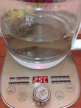 冰糖菊花枸杞茶的做法步骤：3