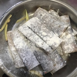 煎带鱼的做法步骤：3