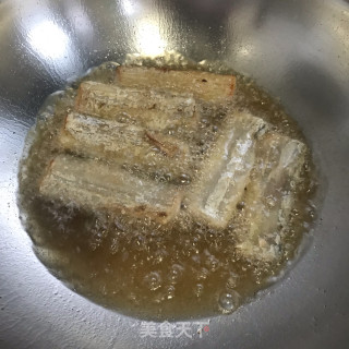 煎带鱼的做法步骤：4