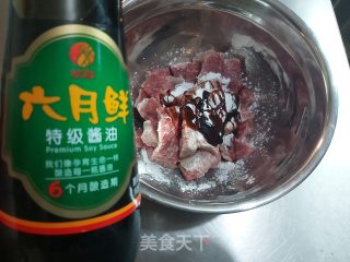 蘑菇炒牛肉的做法步骤：2