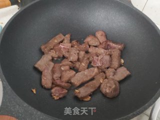 蘑菇炒牛肉的做法步骤：7