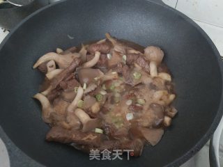 蘑菇炒牛肉的做法步骤：11