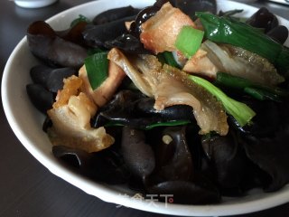 蒜苗黑木耳炒烧肉的做法步骤：9