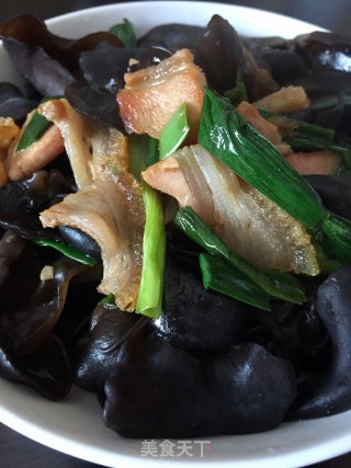 蒜苗黑木耳炒烧肉的做法步骤：10