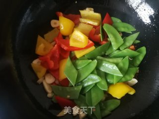 彩椒炒荷兰豆的做法步骤：7