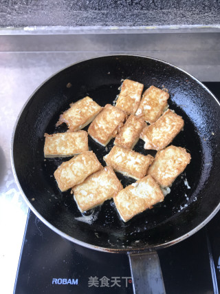 木耳烧豆腐的做法步骤：2