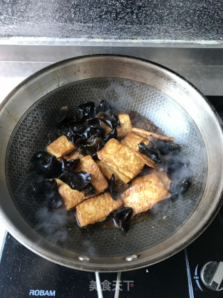 木耳烧豆腐的做法步骤：6