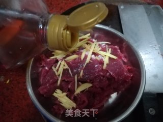 #红色吉祥菜#番茄炒牛肉的做法步骤：2
