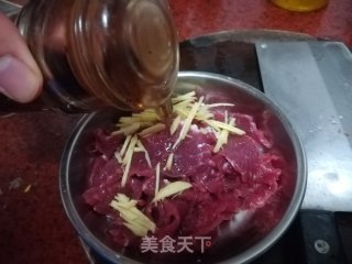 #红色吉祥菜#番茄炒牛肉的做法步骤：3