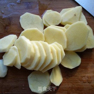 辣白菜炒琅琊土豆条的做法步骤：1