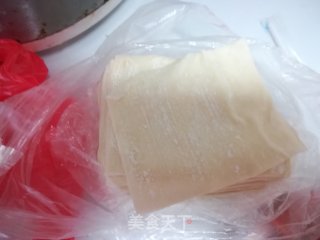 #红色吉祥菜#香肠糖果卷的做法步骤：2