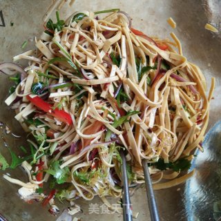 苦菊圆葱炝豆皮的做法步骤：6