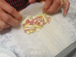 韭黄春卷的做法步骤：4