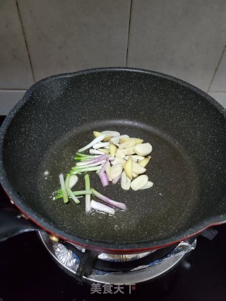 黄豆酱炒八爪鱼的做法步骤：5