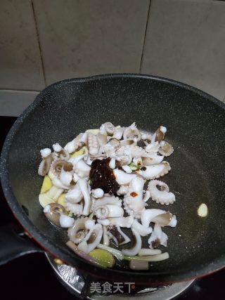 黄豆酱炒八爪鱼的做法步骤：7