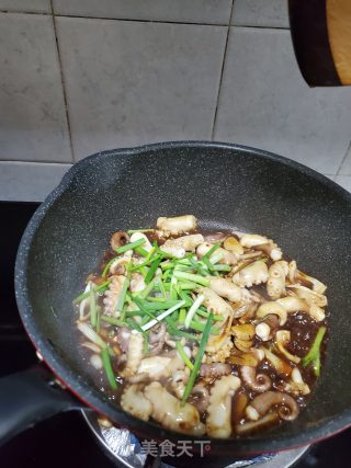 黄豆酱炒八爪鱼的做法步骤：9