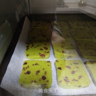抹茶蔓越莓饼干的做法步骤：15