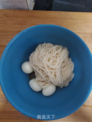 鸡骨汤面的做法步骤：4