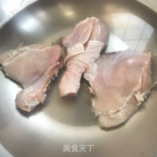 炖鸡汤的做法步骤：1