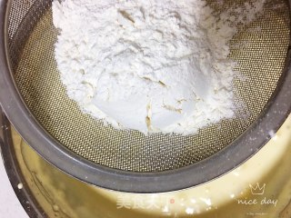 蜂蜜脆皮纸杯蛋糕的做法步骤：4