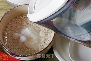冰皮红豆薏仁月饼的做法步骤：2