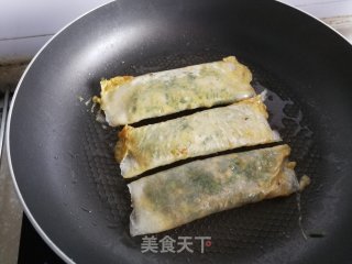 韭菜鸡蛋卷饼的做法步骤：5