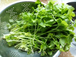 芹菜胡萝卜炒冬笋的做法步骤：1