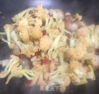 回锅肉炒花菜的做法步骤：3