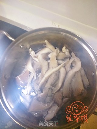 软炸平菇的做法步骤：2