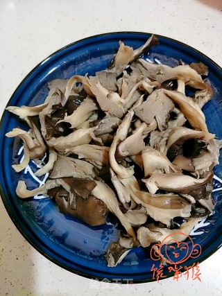 软炸平菇的做法步骤：3