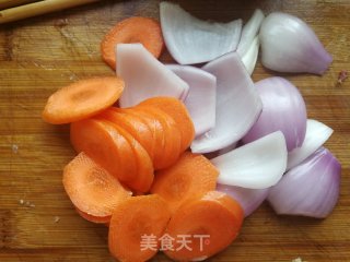 胡萝卜洋葱炒牛肉的做法步骤：3