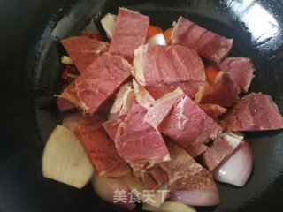 胡萝卜洋葱炒牛肉的做法步骤：7