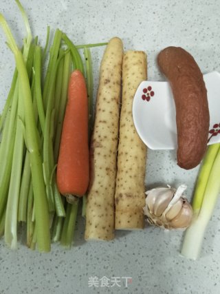 山药火腿炒芹菜的做法步骤：1
