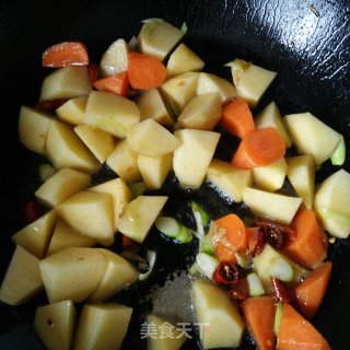 牛肉炖土豆胡萝卜的做法步骤：6