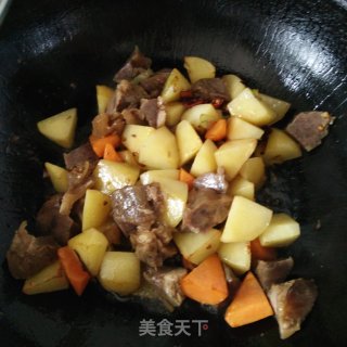 牛肉炖土豆胡萝卜的做法步骤：7