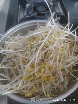 豆芽炒鱼片的做法步骤：1